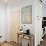 شقة #28 Staywiz Us -1 Bdr Flat Ac Balcony Hper 10mins To & Old Town نيس