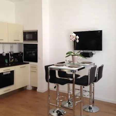 Lejlighed #28 1 Bdr Flat Ac Balcony Hper 10mins To & Old Town