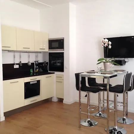#28 1 Bdr Flat Ac Balcony Hper 10mins To & Old Town *