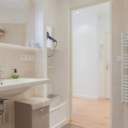#28 1 Bdr Flat Ac Balcony Hper 10mins To & Old Town Apartment