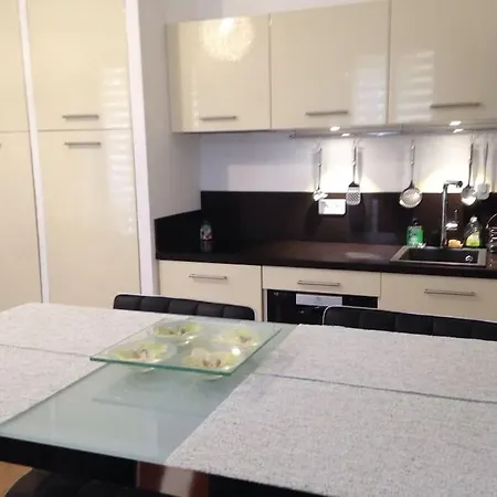 #28 1 Bdr Flat Ac Balcony Hper 10mins To & Old Town * Nice