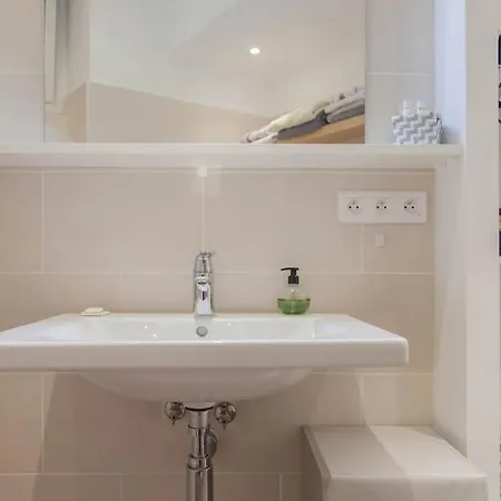 #28 1 Bdr Flat Ac Balcony Hper 10mins To & Old Town Apartment Nice