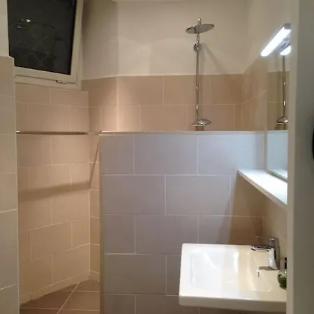 #28 1 Bdr Flat Ac Balcony Hper 10mins To & Old Town * Nice